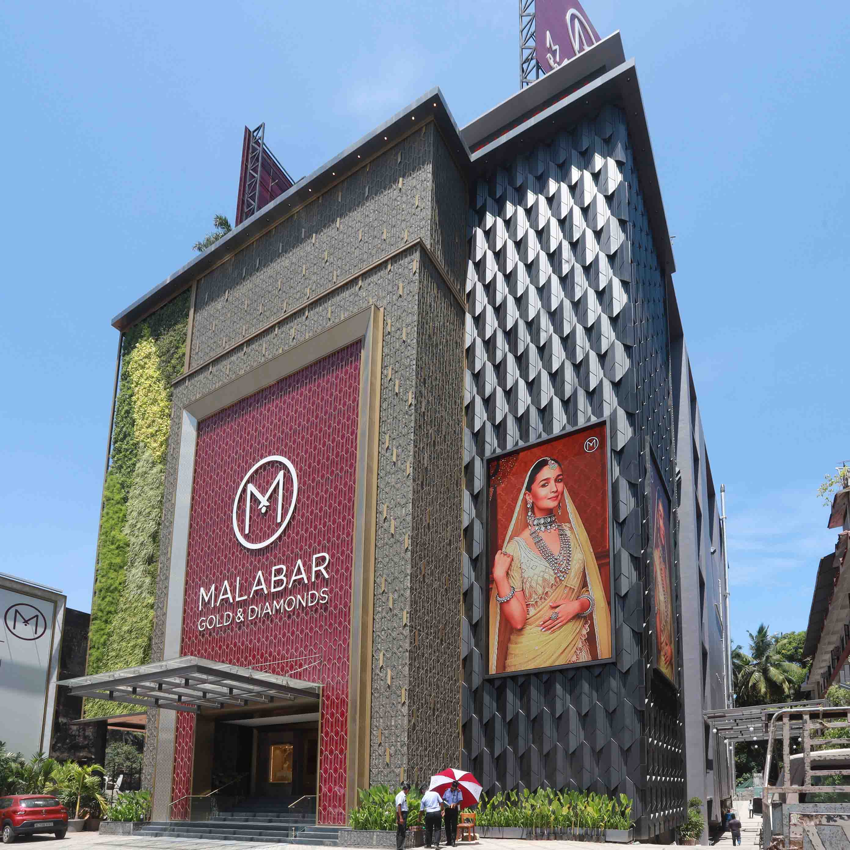 Malabar Gold and Diamonds Artistry Store detail 1